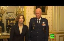 شاهد.. وزيرة الدفاع الفرنسية تستقبل قائد القوات الفضائية الأمريكية