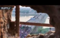 المتظاهرون يحاولون عبور جسر السنك في بغداد