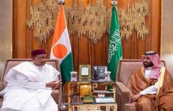 ولي العهد السعودي يبحث تعزيز التعاون الاستثماري مع رئيس النيجر
