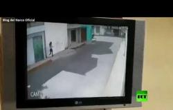 فتاة تهرب من مسلحين حاولوا خطفها