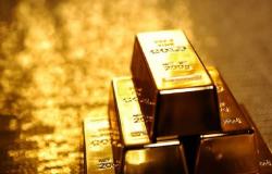 الذهب يتراجع عالمياً مع ترقب التطورات التجارية والاقتصادية