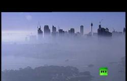 مدينة أسترالية تختفي تحت الدخان الكثيف