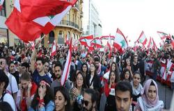 مطالبين بحكومة.. متظاهرو لبنان على طريق القصر الرئاسي