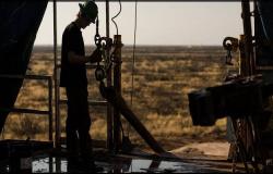 هبوط أسعار النفط مع مراقبة بيانات المخزونات الأمريكية