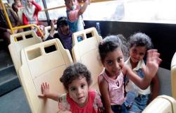 لبنان تعلن إعادة مئات من اللاجئين السوريين "طوعا"
