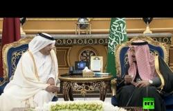 الملك سلمان يستقبل رئيس وزراء قطر لحظة وصوله الرياض