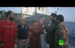 لحظة توقيف بحرية الجيش الوطني الليبي لسفينة طاقمها تركي