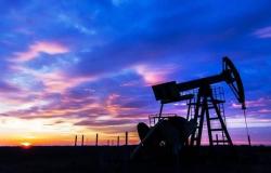 النفط يرتفع مع التفاؤل التجاري والتوترات بالشرق الأوسط