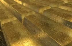 سعر الذهب يرتفع عالمياً مع ضعف الدولار