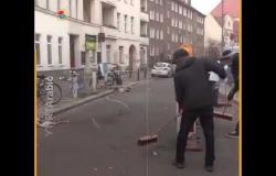 مسلمون يستقبلون ٢٠٢٠ بتنظيف شوارع برلين