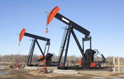 أسعار النفط تتراجع مع هدوء المخاوف الجيوسياسية