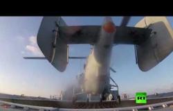 فيديو مذهل لمروحية روسية تحط على متن فرقاطة في عرض البحر