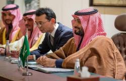ولي العهد السعودي يبحث التعاون التجاري مع رئيس وزراء اليابان