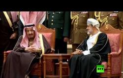 شاهد.. الملك سلمان يلتقي سلطان عمان الجديد هيثم بن طارق في مسقط