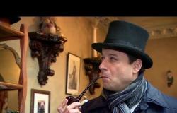 أحمد فاخوري يزور المحقق شرلوك هولمز في شقته في لندن .