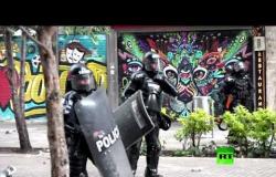 اشتباكات بين متظاهرين وعناصر مكافحة الشغب في بوغوتا
