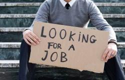 طلبات إعانة البطالة الأمريكية ترتفع بأقل من التوقعات