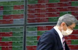 الأسهم اليابانية تسجل خسائر في الختام بفعل بيانات اقتصادية سلبية