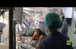 "إيقاظ" مريضة أثناء جراحة خطيرة في دماغها لتعزف على الكمان