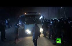 الأوكرانيون يهاجمون حافلات تقل مواطنين عائدين من ووهان