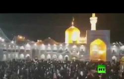 إيرانيون يتجاهلون تحذيرات السلطات من انتشار "كورونا" ويقيمون صلاة جماعية في مرقد مقدس