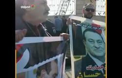 "وداعا مبارك".. مؤيدون يرفعون لافتات حبآ لمبارك من أمام مسجد المشير