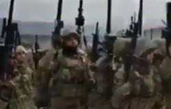 فيديو : شاهد هتافات الجنود الاتراك ومقاتلين سوريين على الحدود التركية