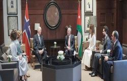 الملك يعقد مباحثات مع ملك مملكة النرويج في قصر الحسينية