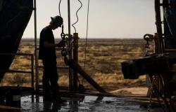الشركات الأمريكية تغلق 19 منصة للتنقيب عن النفط