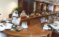 وزير الزراعة السعودي يلتقي منتجي الدواجن وموردي المواشي للتأكد من وفرة المخزون