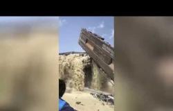 سقوط شاحنة كبيرة ومصرع سائقها جراء فيضانات إيران