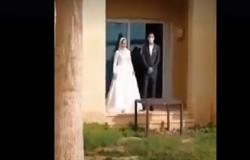 الأردن ...  بالفيديو  : الملك والملكة يقدمان الهدايا لعروسي الحجر الصحي بالبحر الميت