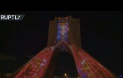 برج الحرية في طهران يضيء تضامنا مع ضحايا فيروس كورونا