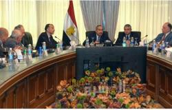 وزير الطيران المدنى يبحث أوضاع الشركات المصريه الخاصه