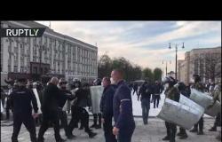 مواجهات بين الشرطة والمحتجين ضد الحجر المنزلي في فلاديقوقاز الروسية