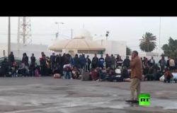مئات التونسيين عالقون على الحدود الليبية التونسية في رأس جدير