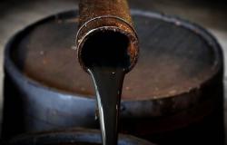محدث.. أسعار النفط تقلص مكاسبها لنحو 25% عقب بيانات المخزونات