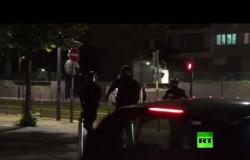 إطلاق الألعاب النارية باتجاه الشرطة أثناء الاضطرابات في ضواحي باريس