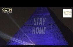 L'Égypte illumine le plateau de Guizeh avec le message "restez chez vous”