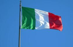 "ستاندرد آند بورز" تؤكد التصنيف الائتماني لإيطاليا مع نظرة سلبية