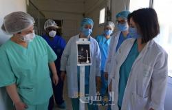 لتقليل التواصل بين الطاقم الطبي ومصابين كوفيد 19.. تونس تستخدم روبوت لقياس الحرارة