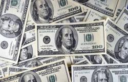 الدولار الأمريكي يرتفع عالمياً مع التوترات حول مصدر "كورونا"
