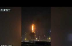 اندلاع حريق كبير في مبنى سكني متعدد الطوابق في الإمارات
