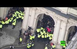 اشتباكات بين الشرطة والمحتجبن أثناء مسيرة حاشدة مناهضة للعنصرية في لندن