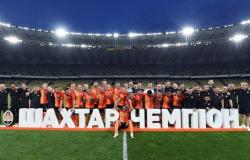 شاختار يتوّج بطلًا للدوري الأوكراني لكرة القدم
