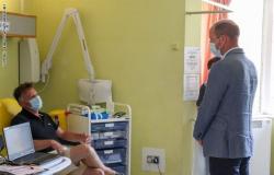 الأمير وليام يزور مختبرات أوكسفورد ويلتقي المشاركين في تجارب لقاح كورونا