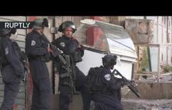 اشتباكات عنيفة بين محتجين فلسطينيين وجنود إسرائيليين في الخليل