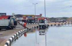 "بلدية السهى" تتخلص من آثار الأمطار في شوارع المراكز والقرى