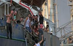 وزير الصحة اللبناني: مقتل أكثر من 30 شخصا وإصابة أكثر من 3000 في انفجار مرفأ بيروت