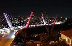 صورة ... الأردن : جسر عبدون مضاء بالوان العلم اللبناني